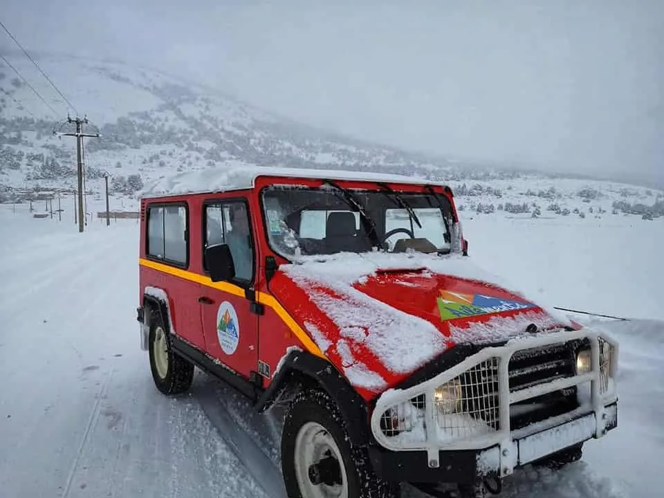 The Ailéments 4x4 in the snow at Gréolières-les-Neiges, access to the paragliding launch site on skis