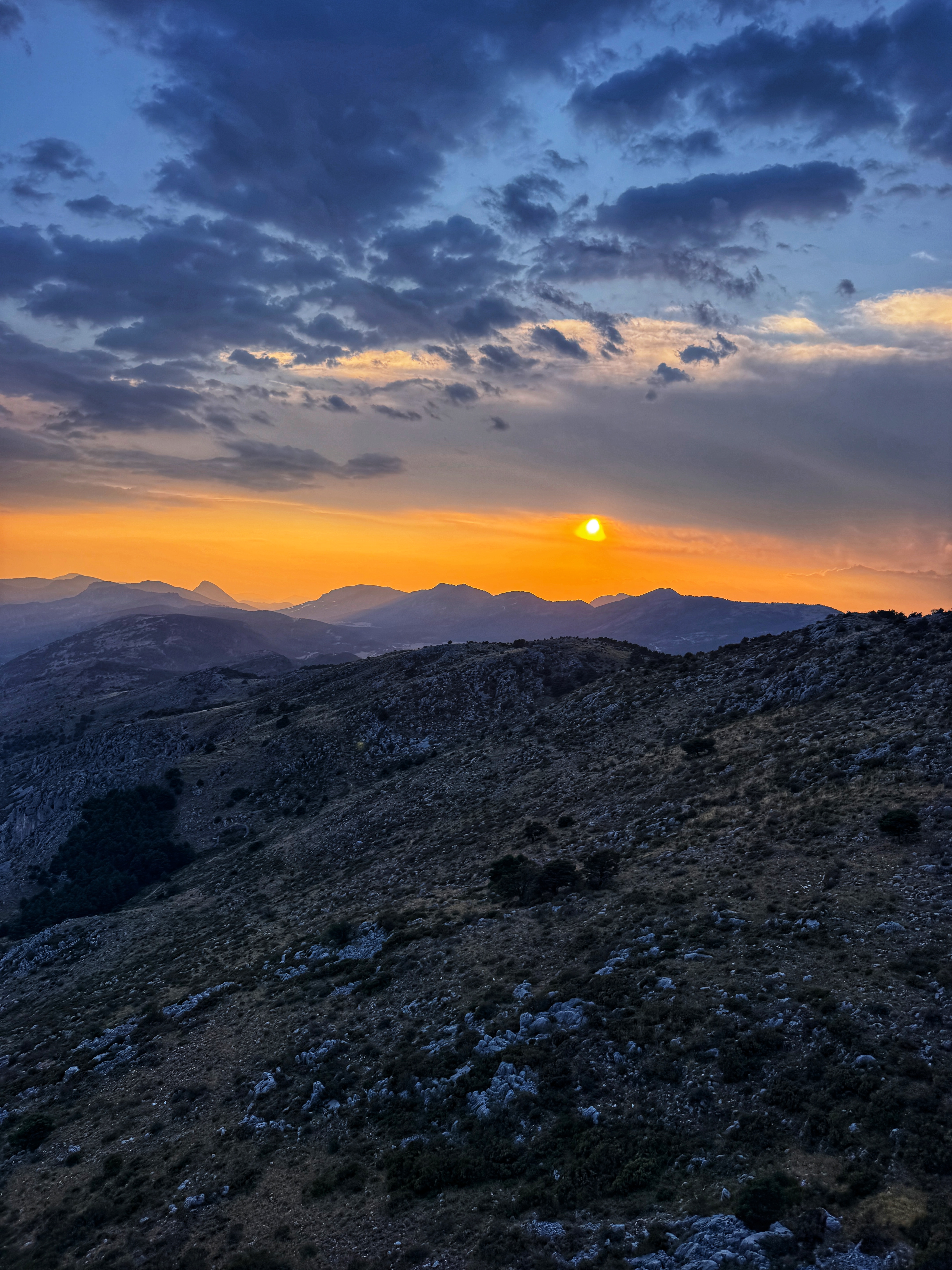 Coucher de soleil sur les crêtes du Cheiron, vol prestige longue durée près de Nice