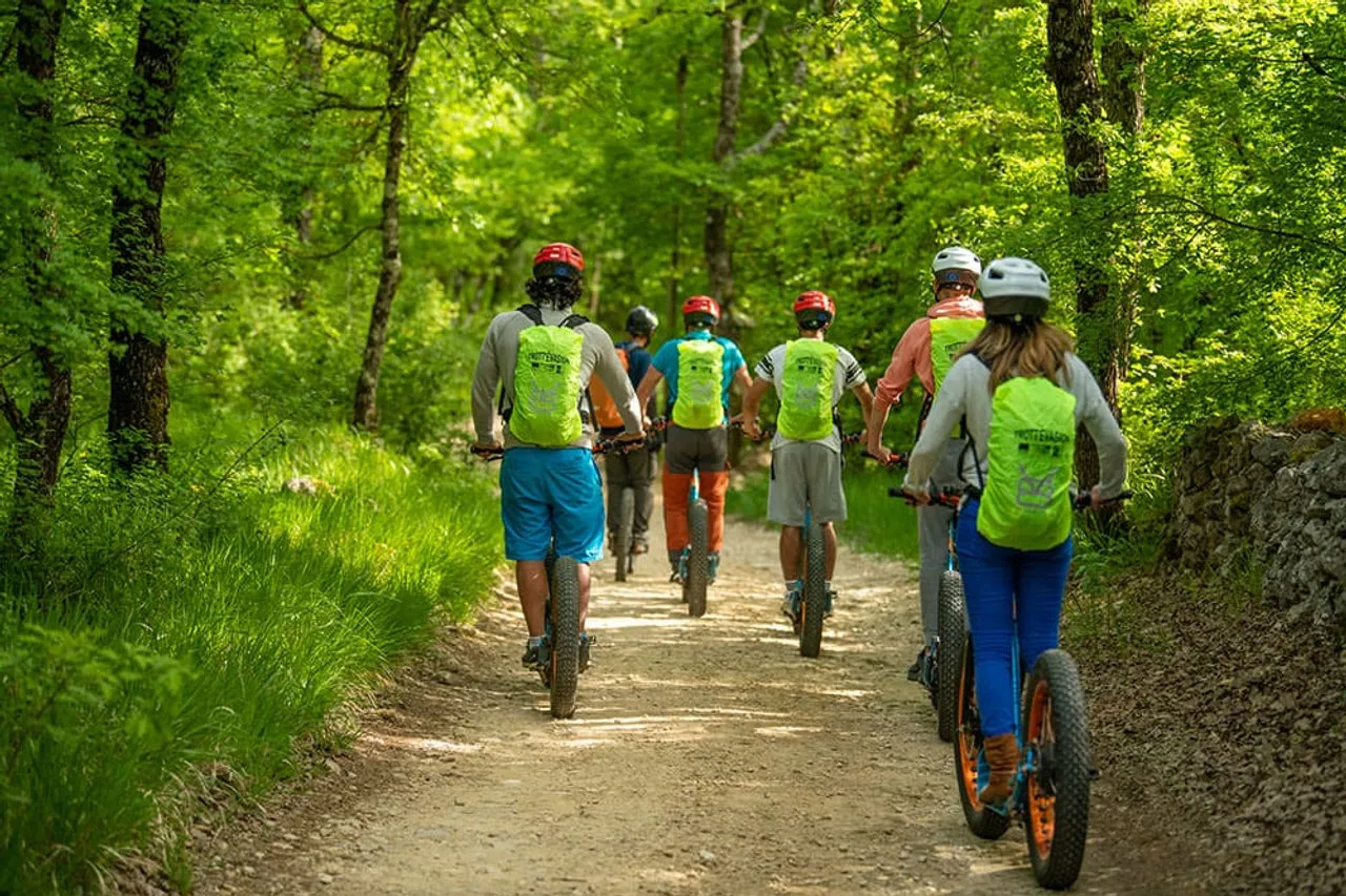 Balade en trottinette électrique tout-terrain avec Trott'Évasion, partenaire d'Ailéments
